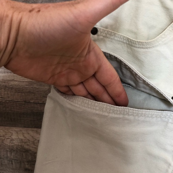 Timberland Men's Cream Cargo Shorts Size 32 - Picture 4 of 9